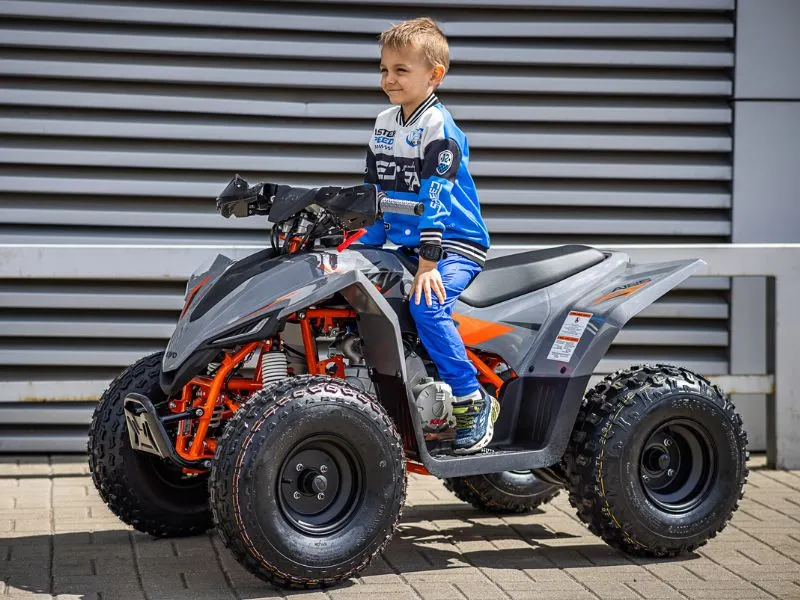 Quad Kayo A125 - Zdjęcie z dzieckiem
