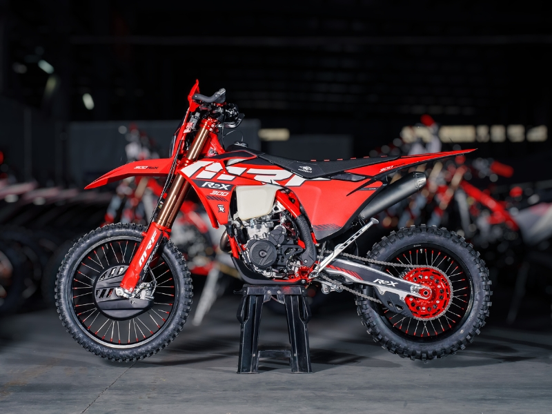 Dirt Bike MRF 300 R2X - Motocykl wyczynowy chłodzony cieczą