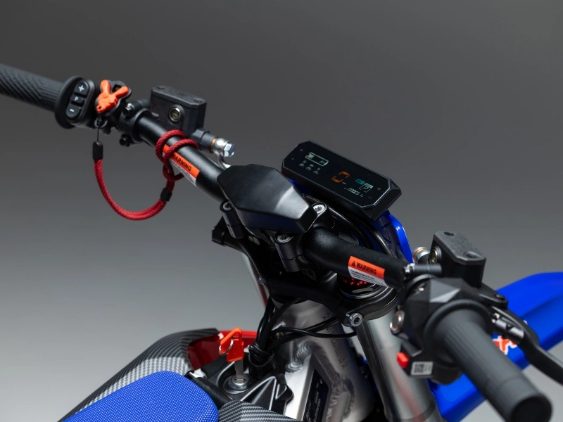 Elektryczny Cross lat RFN Warrior SX-E15 - wyświetlacz LED