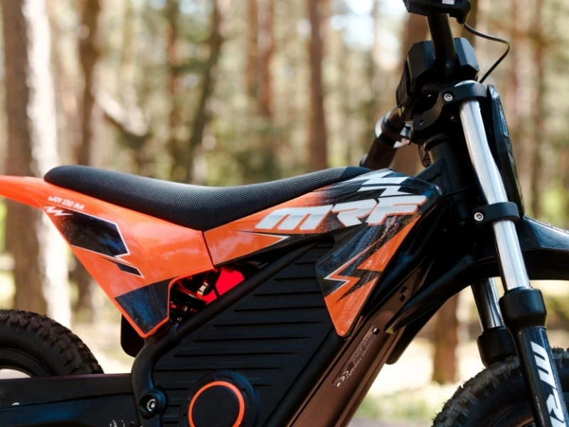 MRF eJOY 250 MX - Bezpieczny silnik i hamulce dla dzieci